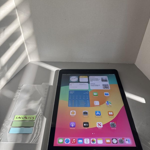 Apple iPad 6th Gen - Wi-Fi, 32 GB, Gray, A1893