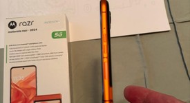 Mint
													Motorola Razr (2024) - Unlocked, Orange, 256 GB, 8 GB, photo 5 of 8