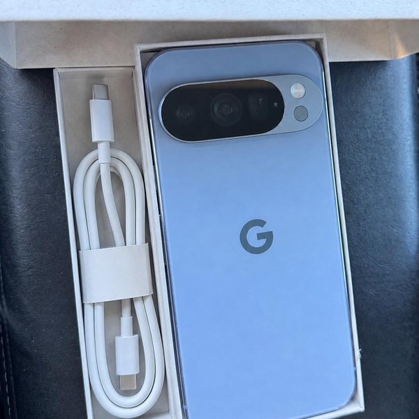 Google Pixel 10 Pro - Unlocked, 256 GB, Moonstone, GA09887