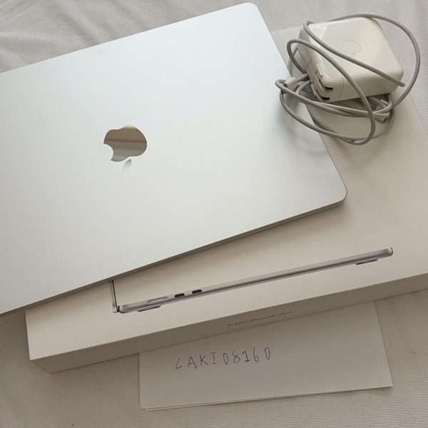 MacBook Air 2024 (M3) - 15 inch - 512 GB, Silver, 16 GB, Apple M3, 10-core GPU