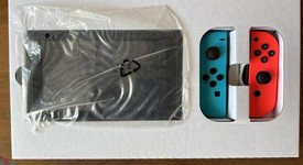 Good
													Nintendo Switch - Red & Blue, 32 GB, photo 5 of 11
