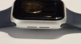 Good
													Apple Watch SE 2nd Gen 40mm - Unlocked, Silver, A2726 - Cellular, Aluminum, photo 3 of 6