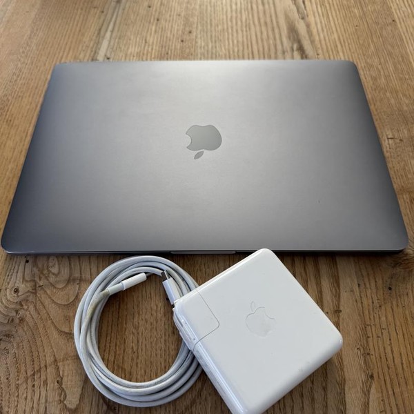 MacBook Pro 2016 (With Touch Bar) - 13 inch - 256 GB, Silver, 8 GB