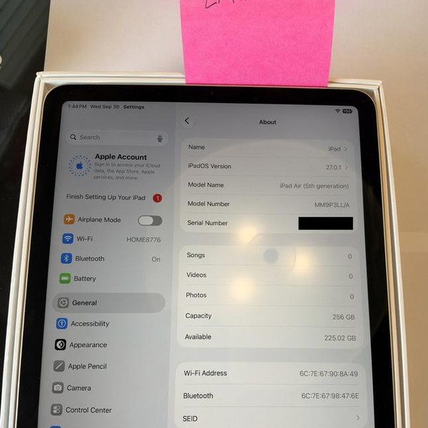 Apple iPad Air (5th Gen) - Wi-Fi, 256 GB, Starlight, A2588