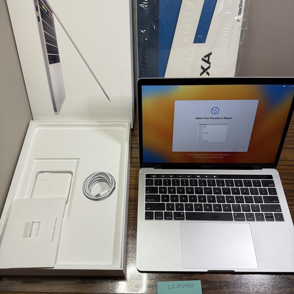 MacBook Pro 2018 (With Touch Bar) - 13 inch - 2 TB, Silver, 16 GB, Intel Core i7