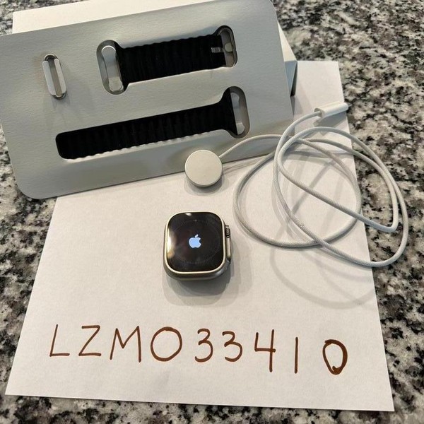 Apple Watch Ultra 49mm - Verizon, Titanium, A2622