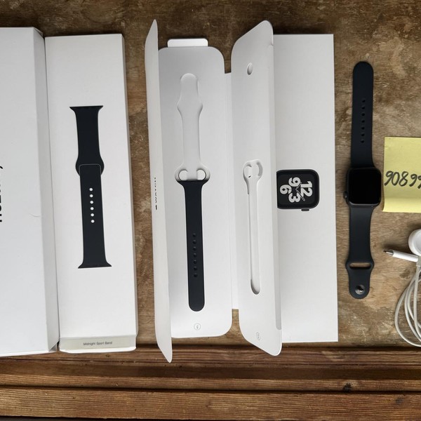 Apple Watch SE 1st Gen 40mm - Gray, A2351 - GPS, Aluminum