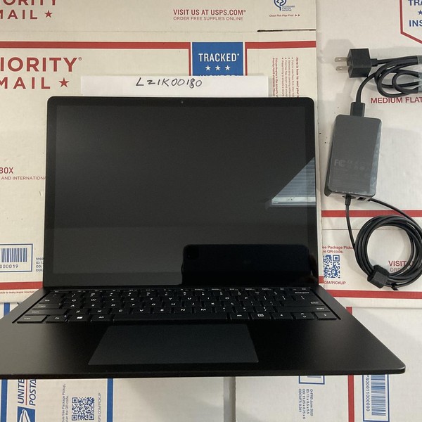 Microsoft Surface Laptop 3 - 256 GB, Black, 8 GB, Intel Core i5, 13.5 inch
