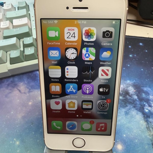 Apple iPhone SE 1st Gen 2016 - Unlocked, 64 GB, Rose Gold, A1723