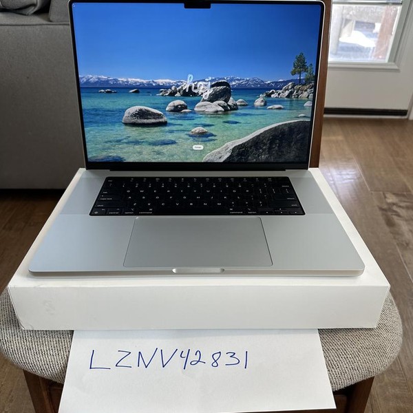 MacBook Pro 2024 - 16 inch - 1 TB, Silver, 36 GB, Apple M4 Max 14-core