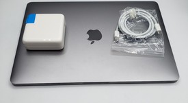 Good
													MacBook Pro 2017 (No Touch Bar) - 13" - I5, Gray, 256 GB, 8 GB, photo 2 of 7