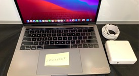 Good
													MacBook Pro 2018 (With Touch Bar) - 13" - I7, Gray, 256 GB, 16 GB, photo 3 of 10