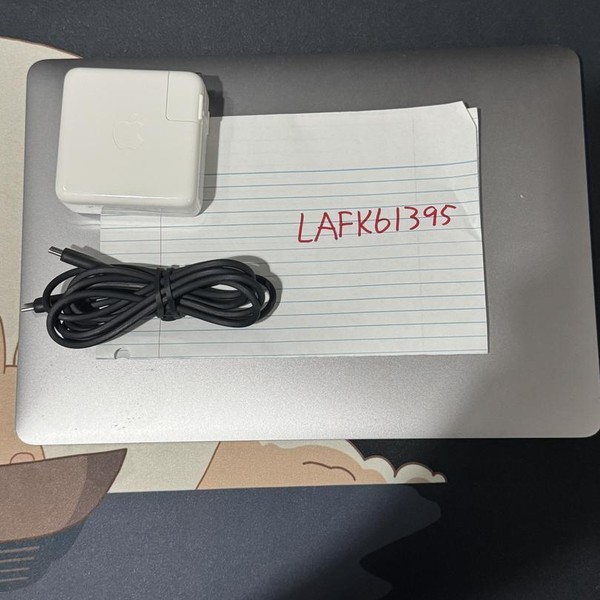 MacBook Pro 2022 - 13 inch - 256 GB, Silver, 16 GB, Apple M2
