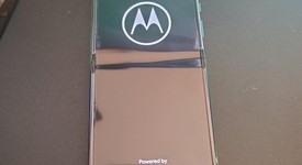 Mint
													Motorola Razr (2025) - Unlocked, Green, 256 GB, 8 GB, photo 2 of 8