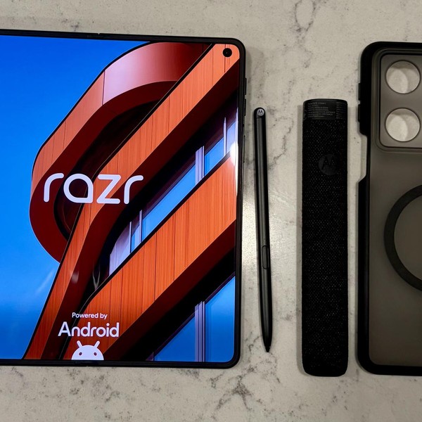 Motorola Razr Fold - Unlocked, 512 GB, PANTONE Blackened Blue