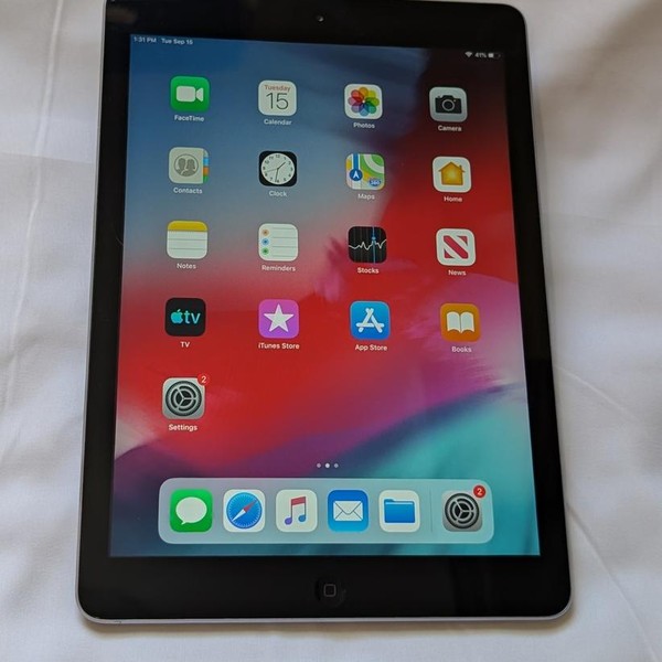 Apple iPad Air - Wi-Fi, 16 GB, Gray