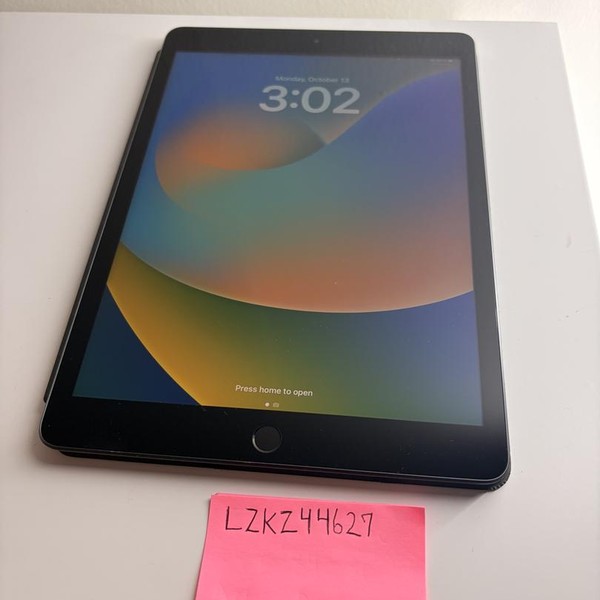 Apple iPad 7th Gen - Wi-Fi, 32 GB, Gray, A2197