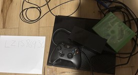 Mint
													Xbox One (2013) - Black, 500 GB, photo 1 of 9