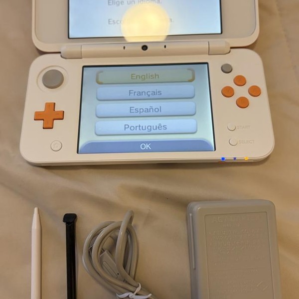 New Nintendo 2DS XL - 1 GB, White & Orange
