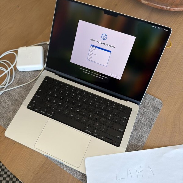 MacBook Pro 2021 - 14 inch - 1 TB, Silver, 16 GB, Apple M1 Pro 10-core