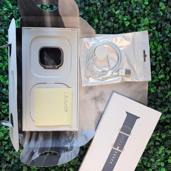 Apple Watch Ultra 3 49mm - Unlocked, Natural, A3281