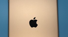 Good
													Apple iPad 6th Gen - Unlocked, Gold, 32 GB, A1954, photo 3 of 5