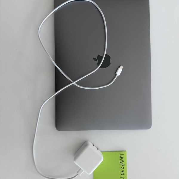 MacBook Air 2020 - 13 inch - 256 GB, Gray, 8 GB, Intel Core i3