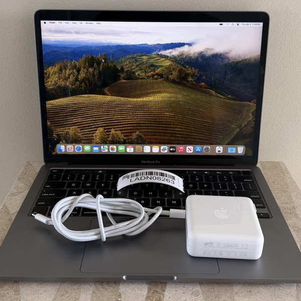 MacBook Pro 2020 - 13 inch - 1 TB, Gray, 16 GB, Intel Core i5