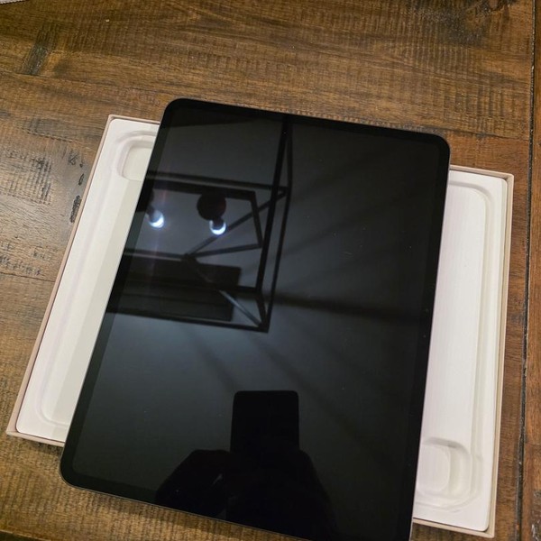 Apple iPad Pro 13 inch (M4) 2024 - Verizon, 256 GB, Black, 8 GB, A2926, Standard Glass