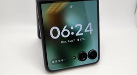 Fair
													Motorola Razr Ultra (2025) - Unlocked, PANTONE Scarab, 512 GB, 16 GB, photo 2 of 9