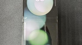 Good
													Samsung Galaxy Z Flip5 - Unlocked, Green, 256 GB, 8 GB, SM-F731U1, photo 3 of 7