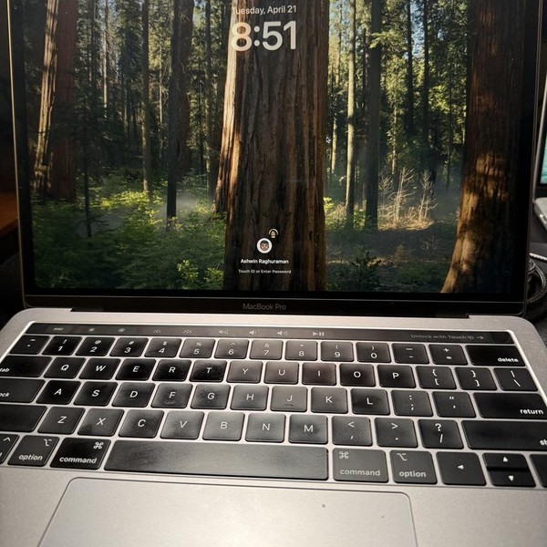 MacBook Pro 2019 - 13 inch - 512 GB, Gray, 8 GB, Intel Core i5