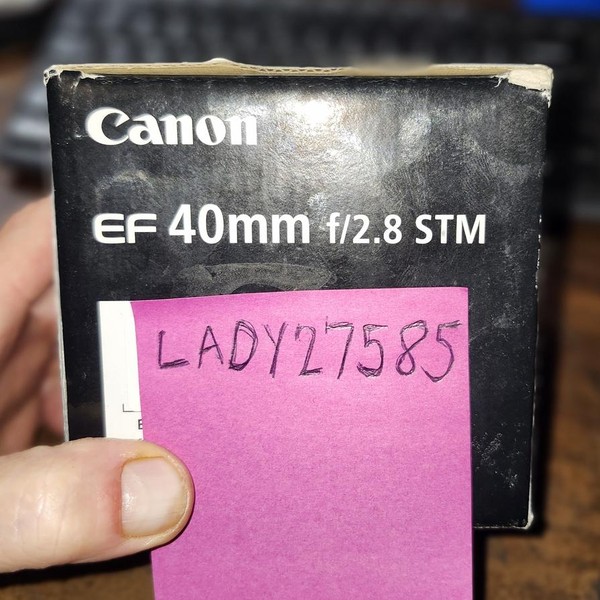 Canon EF 40mm f/2.8 STM