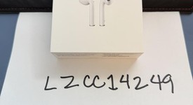 Used
													Apple AirPods 2nd Gen - Wireless Case, photo 2 of 6