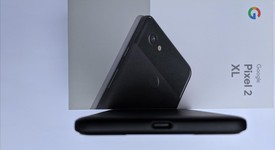 Mint
													Google Pixel 2 XL - Unlocked, Black, 128 GB, Google Edition, photo 4 of 10