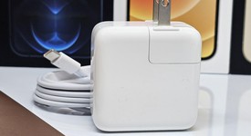 Good
													MacBook Air 2019 - 13" - I5, Gold, 128 GB, 8 GB, photo 2 of 12