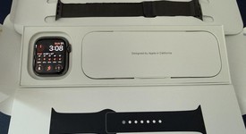 Mint
													Apple Watch Series 9 45mm - Unlocked, Graphite, A2984 - Cellular, Stainless, photo 3 of 11