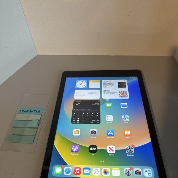 Apple iPad 6th Gen - Wi-Fi, 32 GB, Gray, A1893