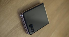 Good
													Motorola Razr Ultra (2025) - Unlocked, PANTONE Mountain Trail, 512 GB, 16 GB, photo 3 of 5