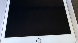 Good
													Apple iPad 7th Gen - Unlocked, Gold, 32 GB, A2200, photo 2 of 6
