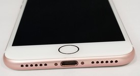 Good
													Apple iPhone 7 - Unlocked, Rose Gold, 32 GB, A1660, photo 5 of 9