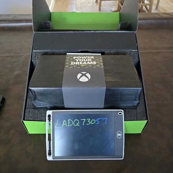 Xbox Series X (2020) - 1 TB, Black, standard