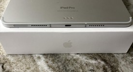 Mint
													Apple iPad Pro 12.9" 6th Gen 2022 - Unlocked, Silver, 256 GB, photo 4 of 6