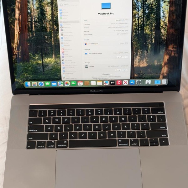 MacBook Pro 2018 (With Touch Bar) - 15 inch - 256 GB, Space Gray, 16 GB, Intel Core i7