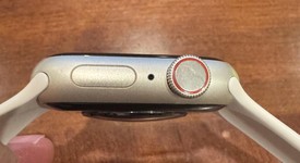 Good
													Apple Watch Series 9 41mm - Unlocked, Starlight, A2982 - Cellular, Aluminum, photo 4 of 8
