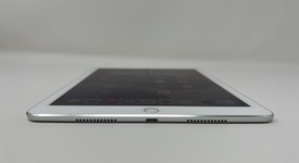 Good
													Apple iPad Pro 9.7" - Unlocked, Silver, 32 GB, A1674, photo 3 of 6