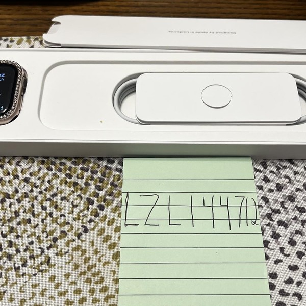 Apple Watch Series 8 41mm - Starlight, A2770 - GPS, Aluminum