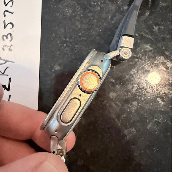 Apple Watch Ultra 49mm - AT&T, Titanium, A2622