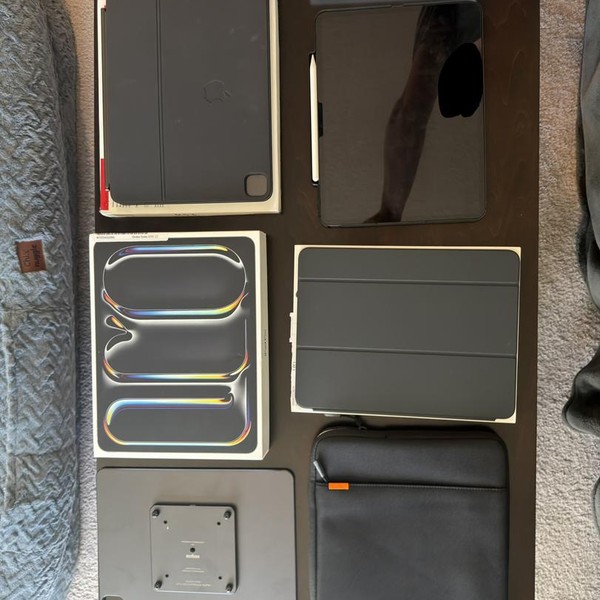 Apple iPad Pro 13 inch (M4) 2024 - Unlocked, 256 GB, Black, 8 GB, A2926, Standard Glass