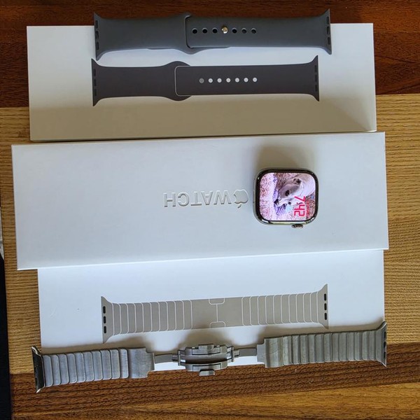 Apple Watch Series 10 42mm - Unlocked, Natural, A3001 - Cellular, Titanium